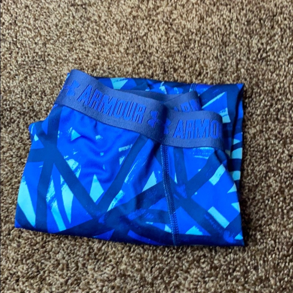 blue pattern under amour capris